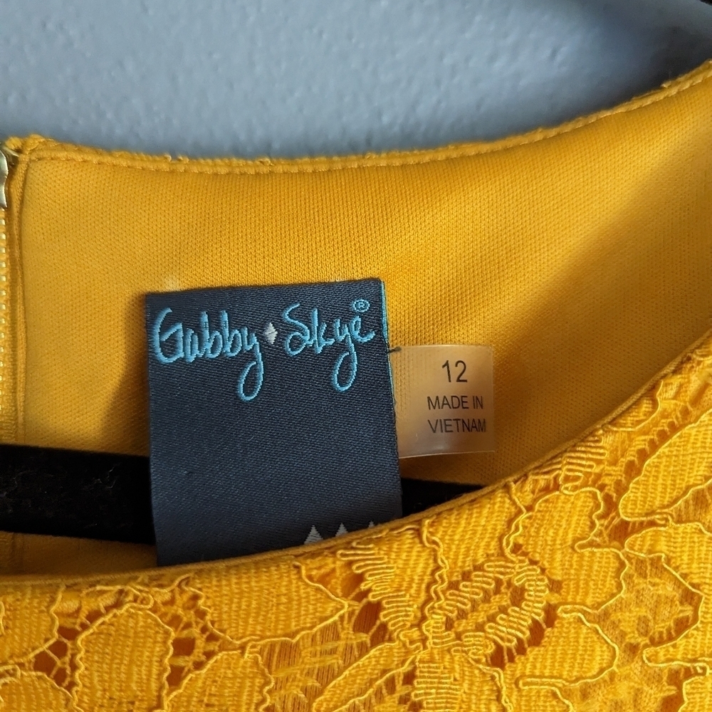 Gabby Skye Dress. Women's lace dress. Size 12 dress. - Picture 5 of 9